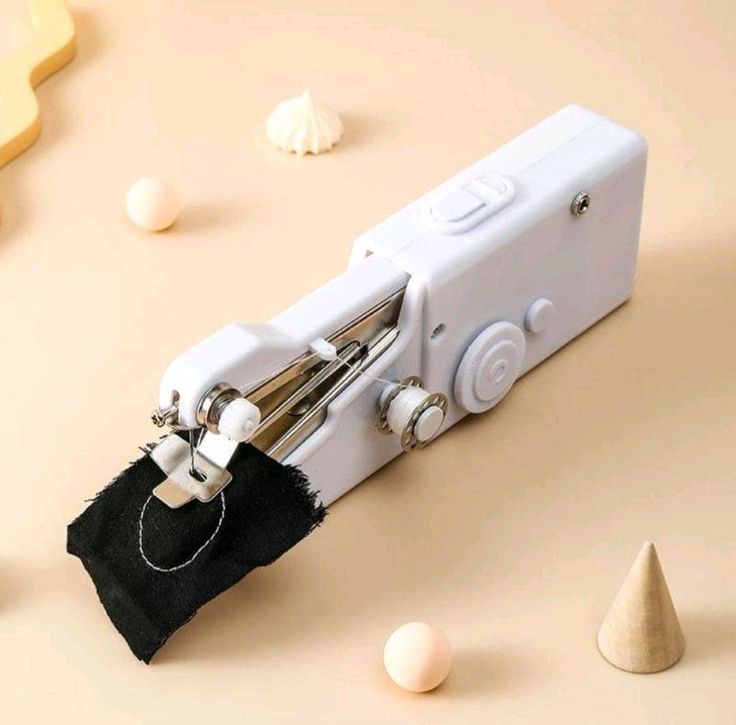 Portable Sewing Machine – Compact Battery-Powered Sewing Solution